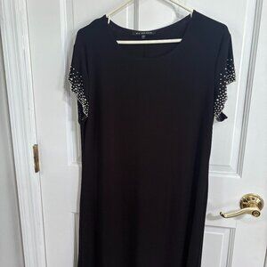 Black cap sleeve dress large